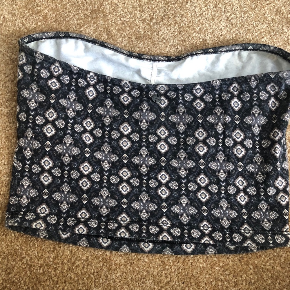 Strapless Cropped Aztec Patterned Top - Picture 2 of 3